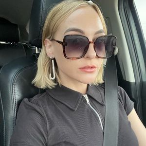 Meet your Posher, Claudia